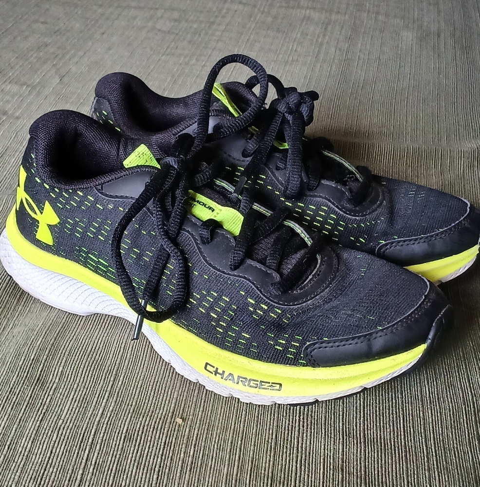 Under Armour Kids Black and Neon Green Sneakers